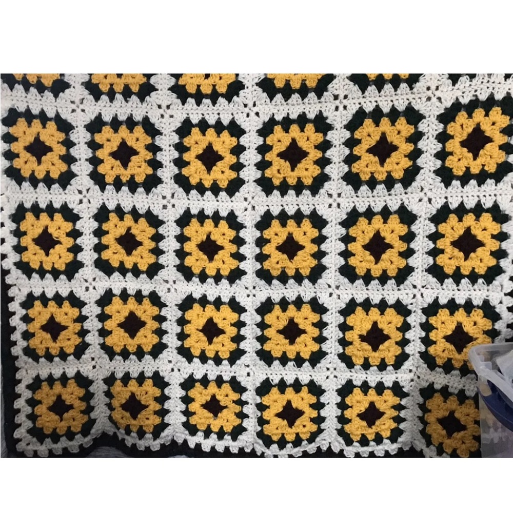 crocheted granny square throw 42x48 inches NEW unique “Sunflowers” colors